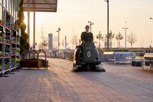 Nilfisk SW3000 Mid Sized Ride On Floor Sweeper